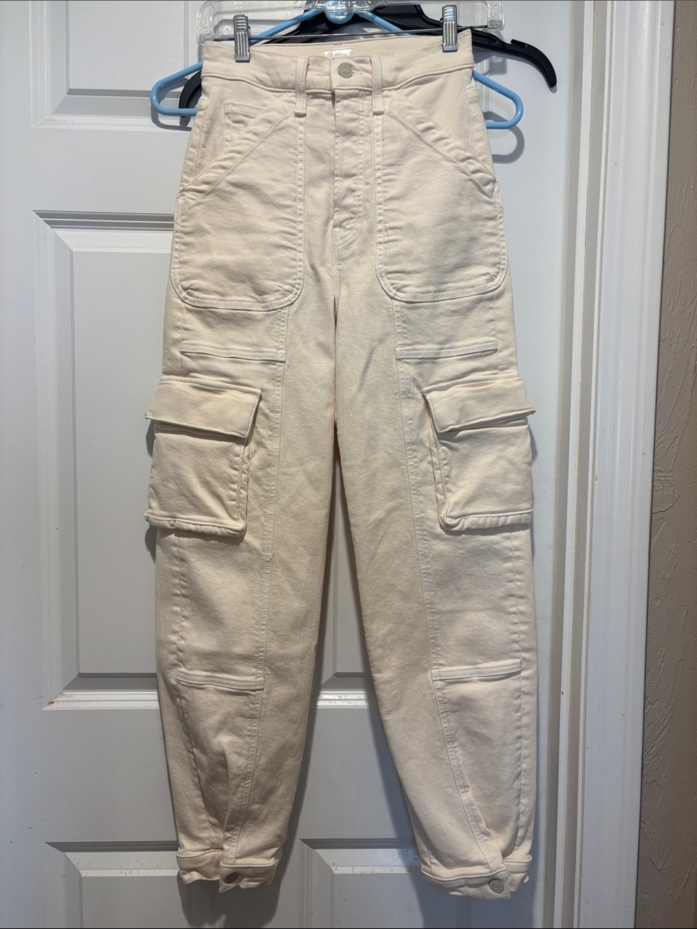 MOTHER Cargo Jeans The Curbside Cargo Flood In Color Eggnog